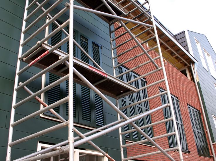Montage van louvreluiken project 't Hof te Zeist vordert. Photo