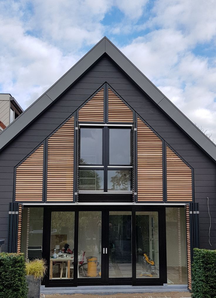 Aluminium en hout gecombineerd in vouw-schuifluiken Photo